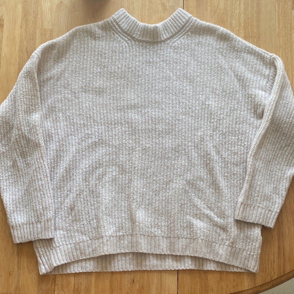 American Eagle Outfitters Cream Cozy  Sweater Size Small